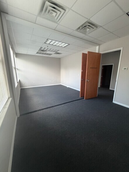 More Photos Of 1277 N Semoran Blvd, Orlando Office For Lease