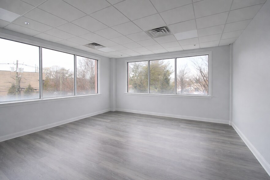 More Photos Of 300 Penhorn Ave, Secaucus Office For Lease