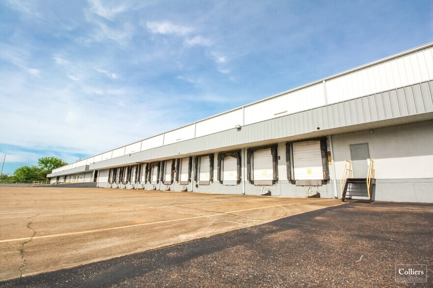 More Photos Of 10795 Ridgeway Industrial Dr, Olive Branch Warehouse For Lease