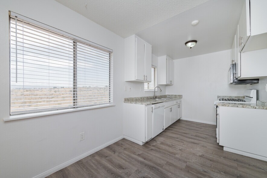 More Photos Of 16518 Avalon Ave, Victorville Apartments For Sale