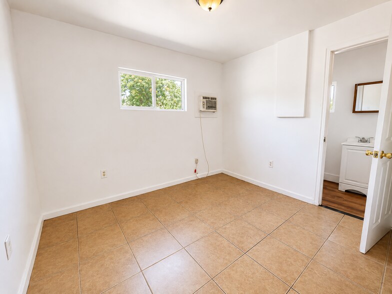 More Photos Of 1907 S J St, Bakersfield Multifamily For Sale