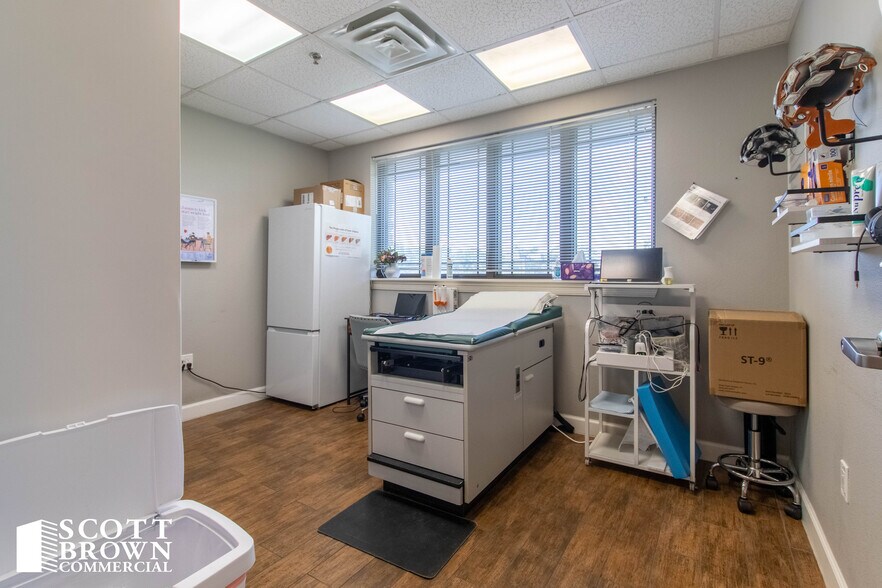 More Photos Of 3200 Colorado Blvd, Denton Healthcare For Lease