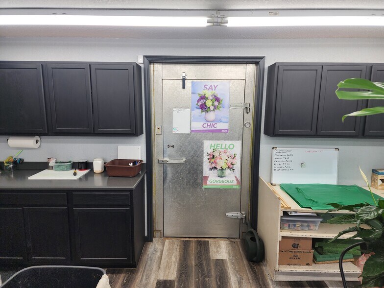 More Photos Of 1500 E Main St, Robinson Storefront For Sale