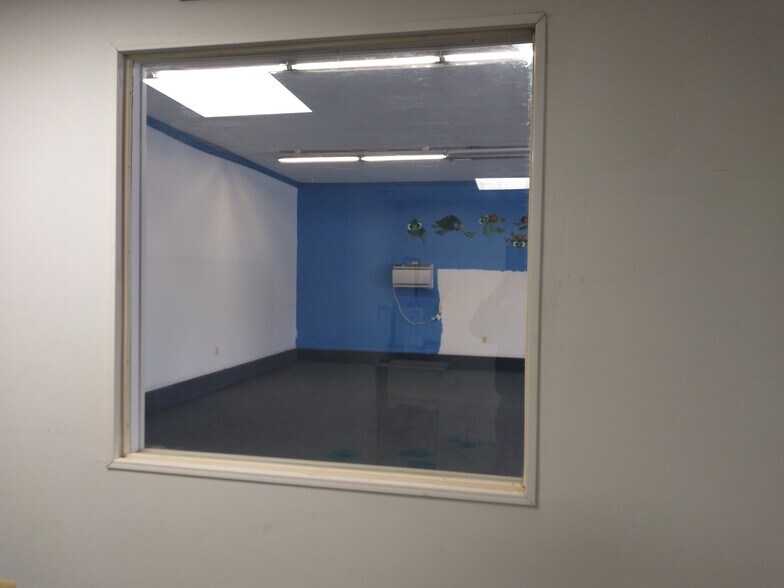 More Photos Of 3321 Main St, Manchester Self Storage For Lease