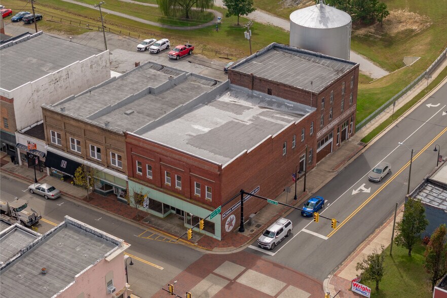 More Photos Of 1801 Main, Victoria General Retail For Sale