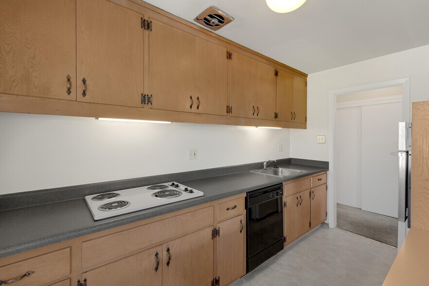 More Photos Of 6 Garden Ct, Belmont Apartments For Sale