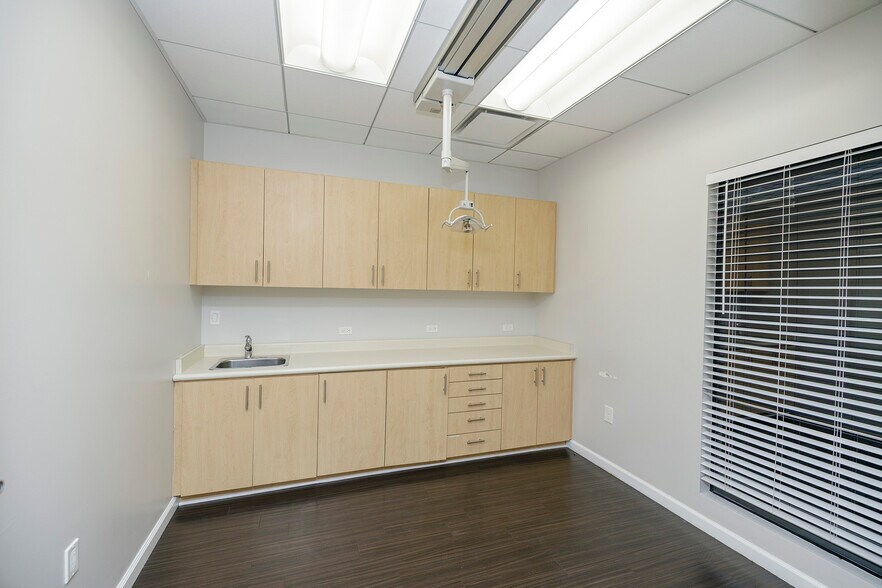 More Photos Of 1130 Coffee Rd, Modesto Medical For Sale