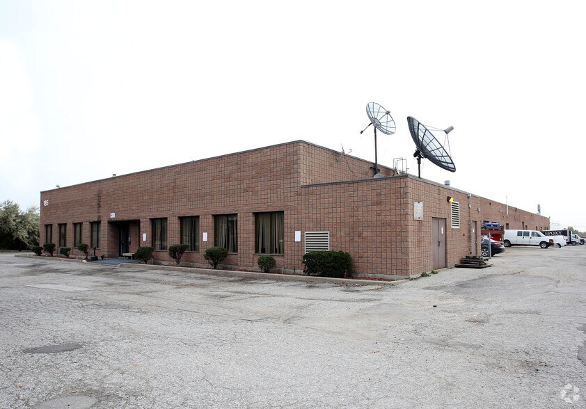 More Photos Of 185 Advance Blvd, Brampton Warehouse For Lease