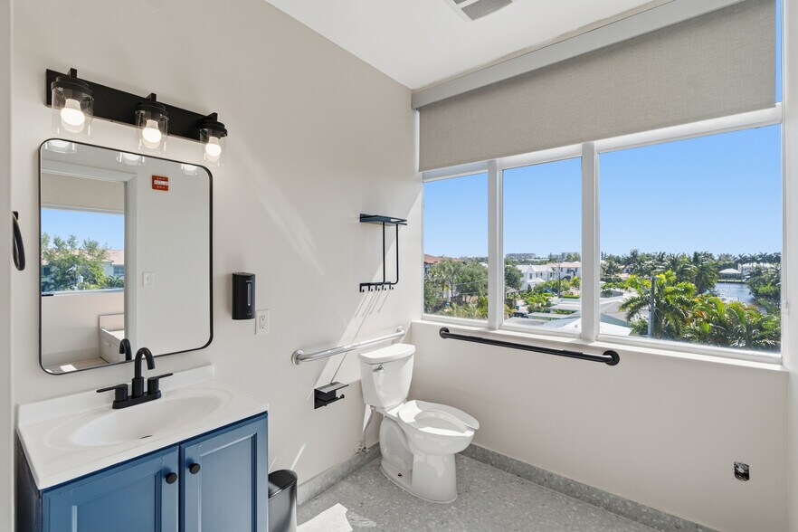 More Photos Of 3330 N Federal Hwy, Boynton Beach Office For Lease