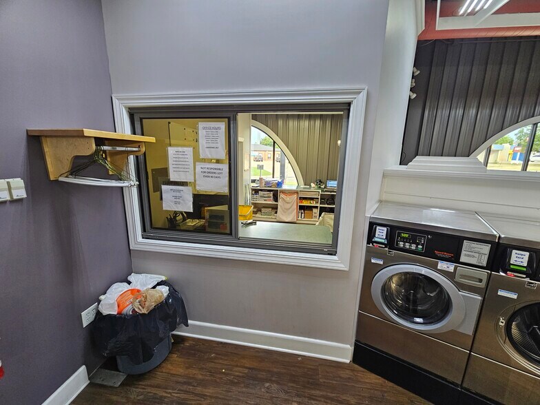 More Photos Of 1120 Westport Dr, Manhattan Specialty For Sale