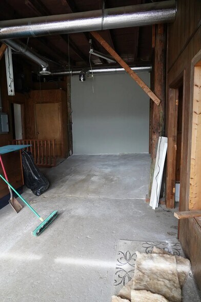 More Photos Of 120 Depot St, Hartwell Freestanding For Sale