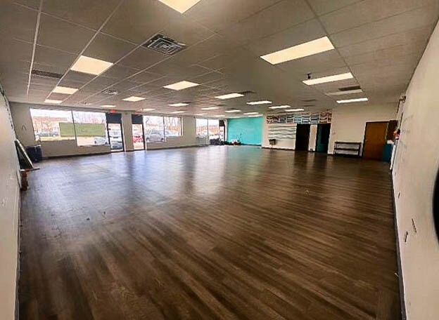 More Photos Of 14605-14709 Northline Rd, Southgate Freestanding For Lease