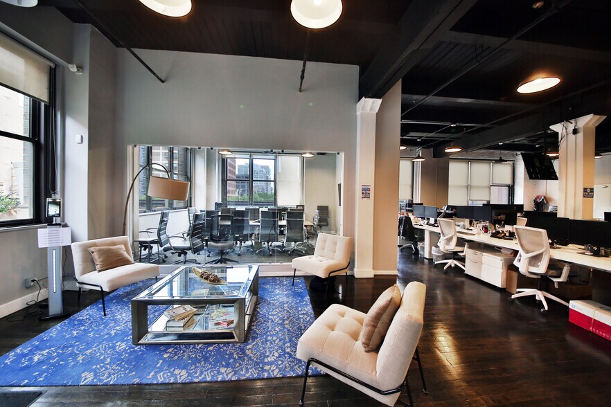 More Photos Of 224-230 W Huron St, Chicago Loft Creative Space For Lease
