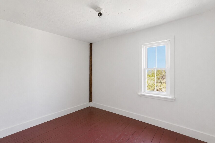 More Photos Of 1612 Main Rd, Riverhead Freestanding For Sale