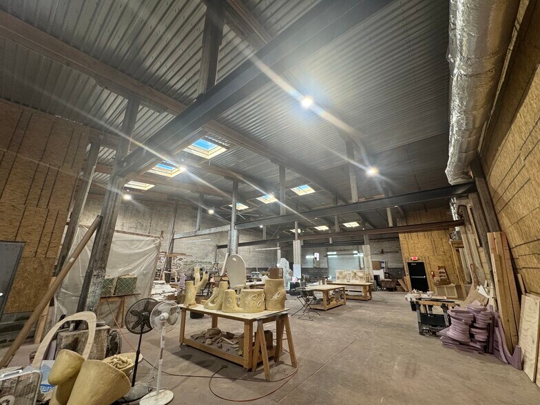 More Photos Of 503 N Broad St, Bainbridge Light Manufacturing For Lease