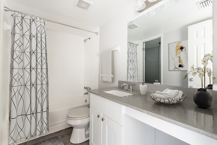 More Photos Of 5659 Del Prado Dr, Tampa Apartments For Sale