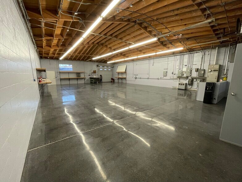 Primary Photo Of 122 Penn St, El Segundo Light Manufacturing For Lease