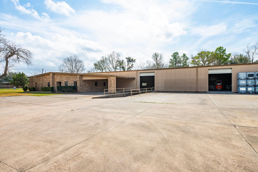 More Photos Of 1950 Oday Rd, Pearland Manufacturing For Sale