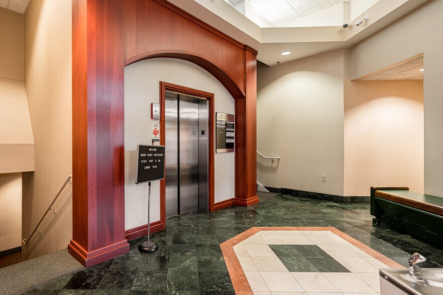 More Photos Of 1700 Old Bluegrass Ave, Louisville Medical For Lease