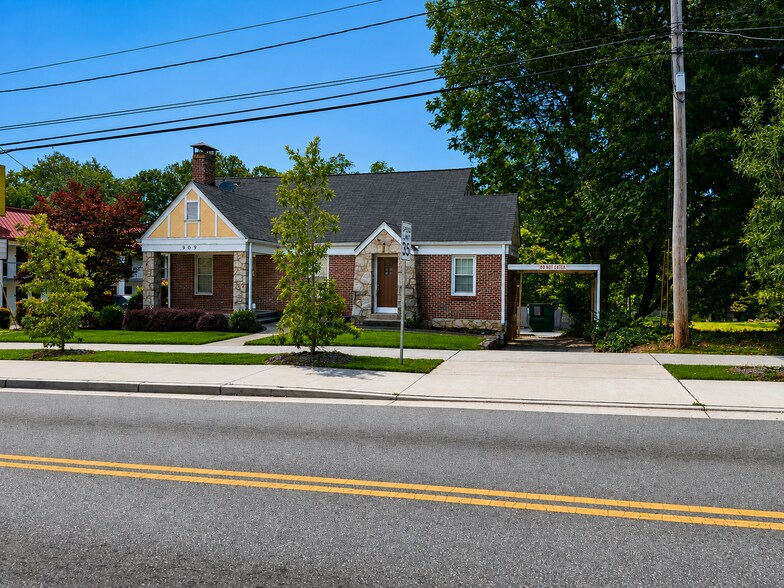 More Photos Of 917 Church St, Decatur Hotel For Sale