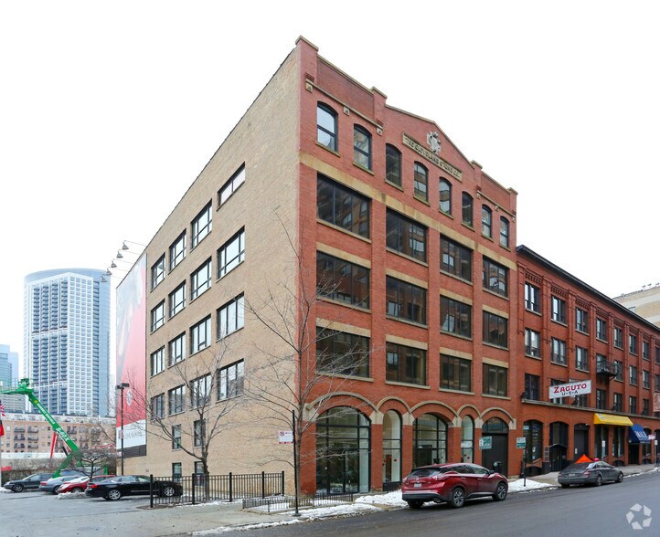 More Photos Of 371 W Ontario St, Chicago Loft Creative Space For Lease