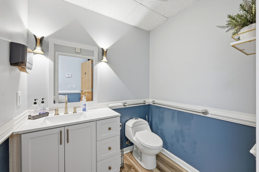 More Photos Of 502 McKnight Dr, Knightdale Medical For Sale