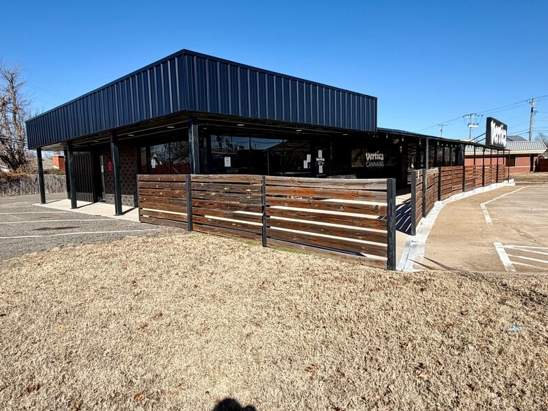 More Photos Of 2925 Lakeside Dr, Oklahoma City General Retail For Sale