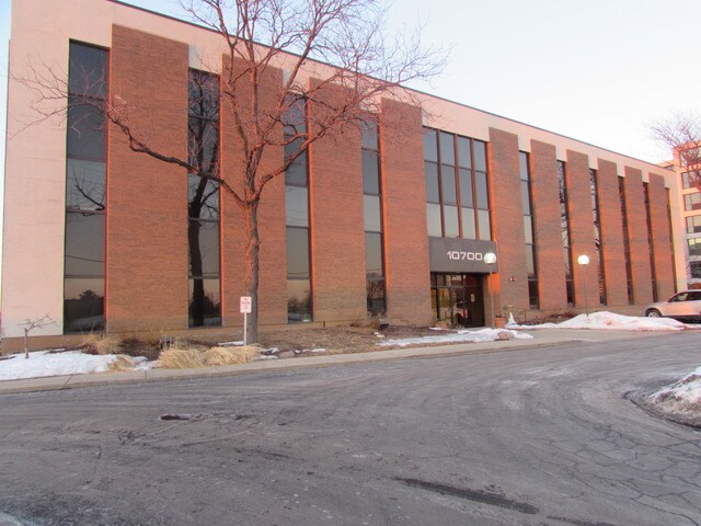 More Photos Of 10700 W Higgins Rd, Rosemont Office For Sale