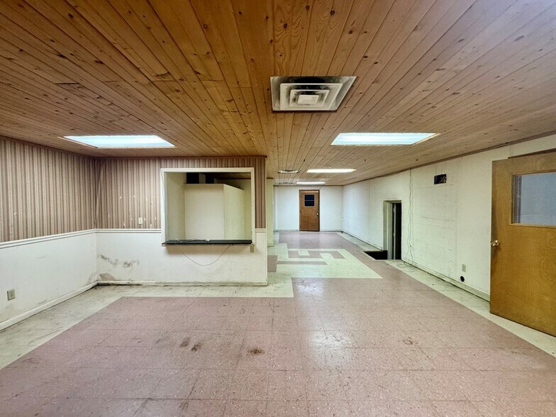 More Photos Of 868 State Route 3 and 12, Hinton Flex For Sale