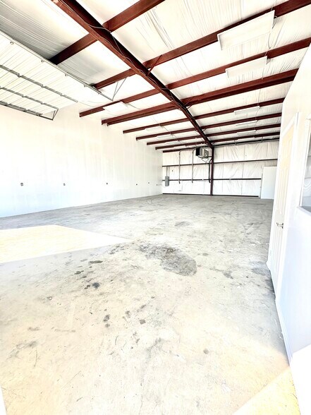 More Photos Of 655-600 Riley Fuzzel Rd, Spring Warehouse For Lease