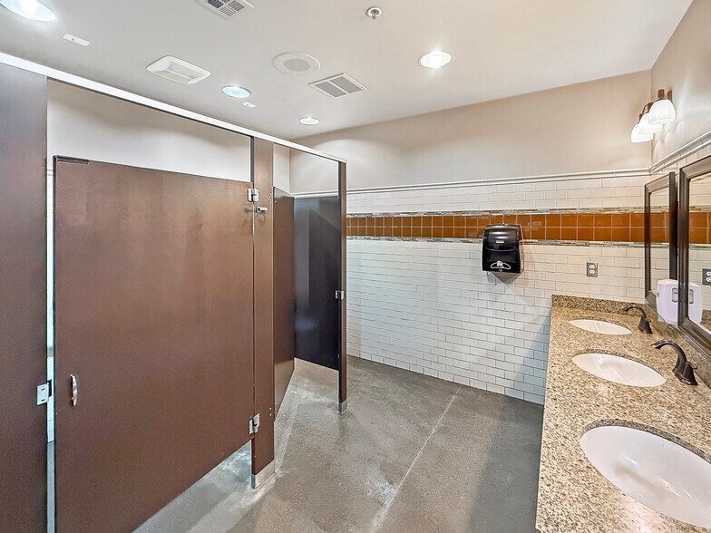 More Photos Of 594 NE Bellevue Ct, Bend Restaurant For Sale