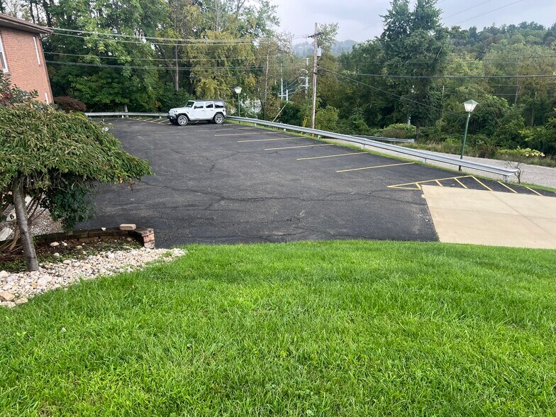 More Photos Of 1 Halloran Park Ln, Saint Clairsville Office For Sale