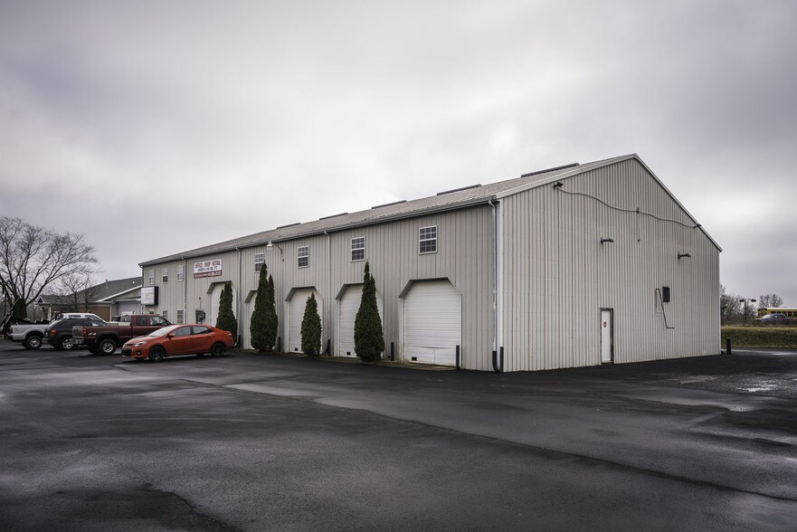 More Photos Of 305-311 E Clifty Dr, Madison General Retail For Lease