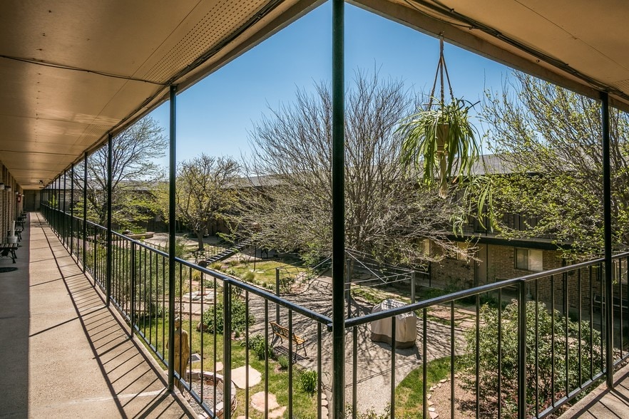 More Photos Of 1031 N Sumner St, Pampa Apartments For Sale