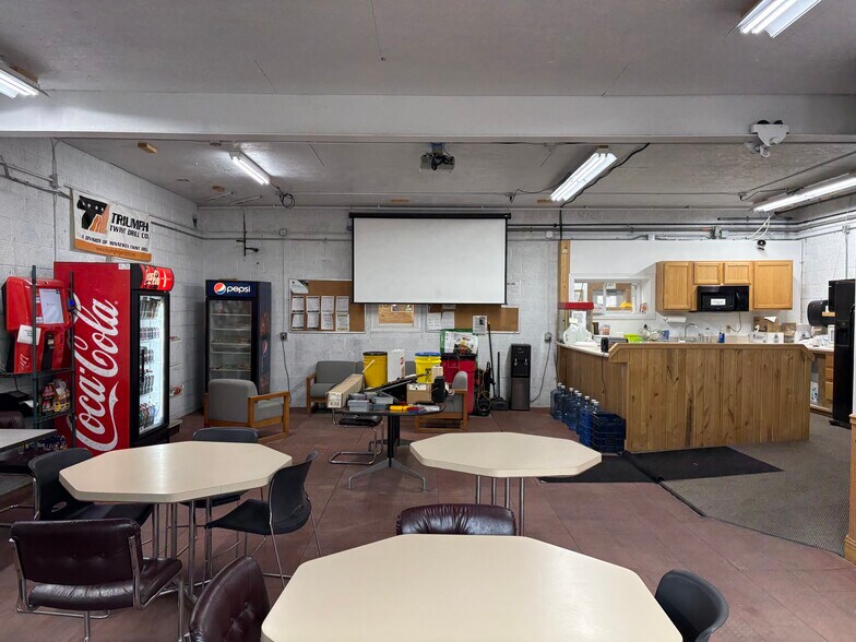 More Photos Of 3219 19th Ave E, Hibbing Manufacturing For Sale