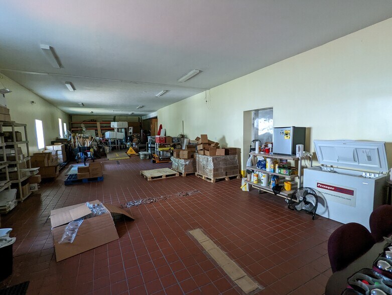 More Photos Of 228 N 2nd St, Fernandina Beach Warehouse For Lease