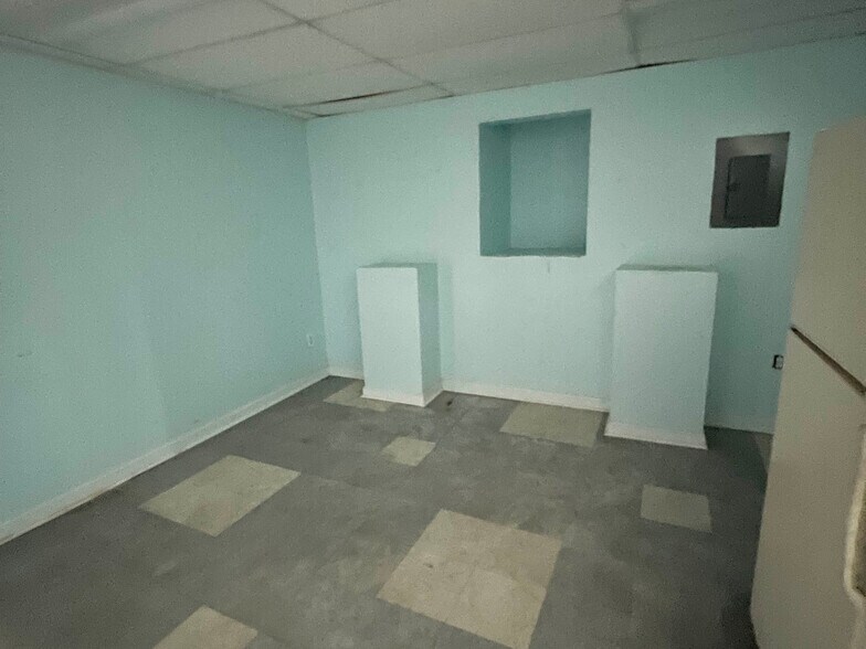 More Photos Of 1611 Bank St, Baltimore Restaurant For Lease