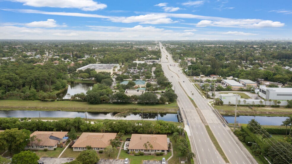 More Photos Of 4931 S Military Trl, Green Acres Bank For Lease