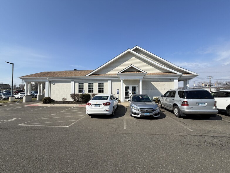More Photos Of 445 W Main St, Branford Office For Lease