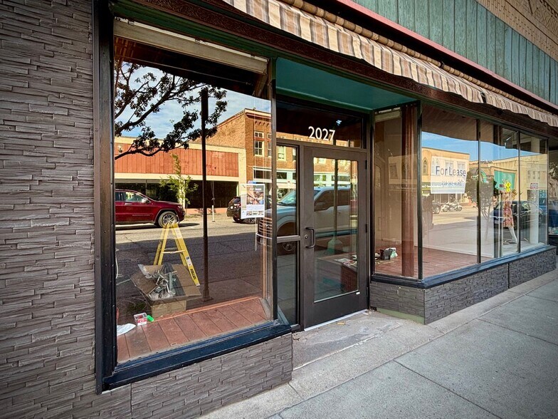 More Photos Of 2027 W Superior St, Duluth Storefront For Lease