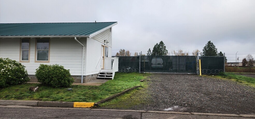 More Photos Of 3981 W 12th Ave, Eugene Office For Sale