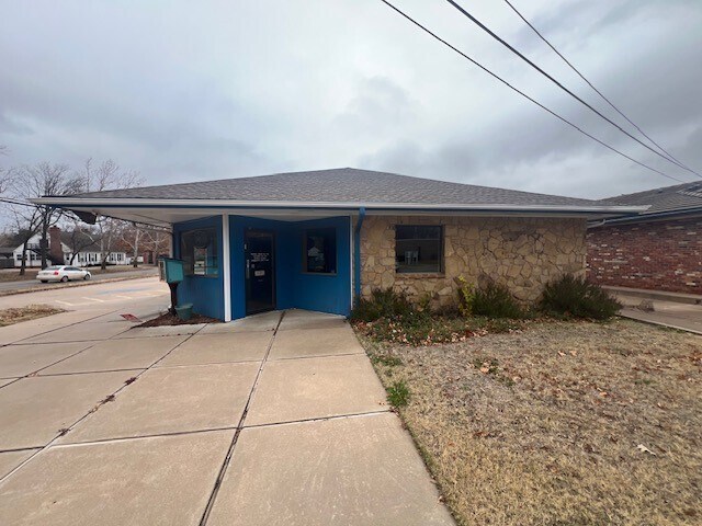 More Photos Of 1518 W 9th, Stillwater Drugstore For Sale