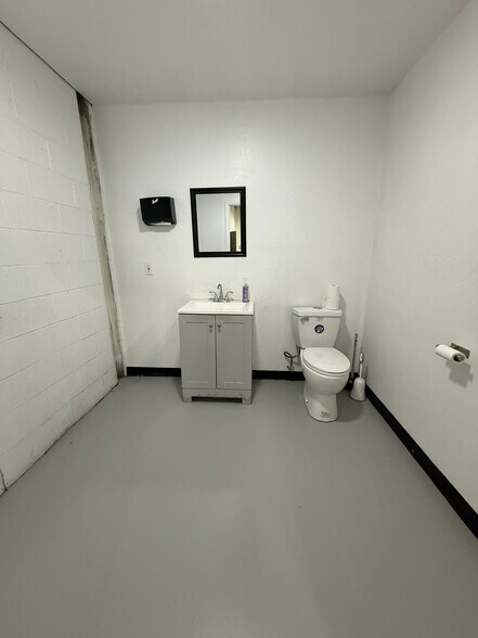 More Photos Of 930 Lafayette Rd, Medina Warehouse For Lease