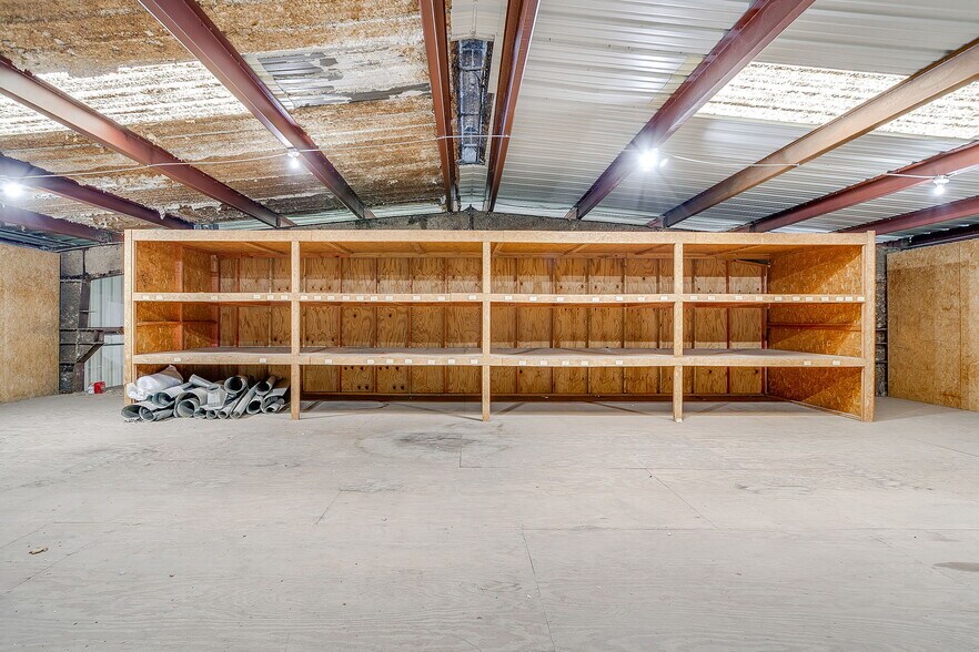 More Photos Of 1600 FM 3433, Newark Warehouse For Sale