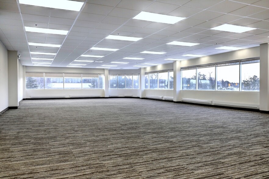 More Photos Of 320 Matheson Blvd W, Mississauga Office For Sale