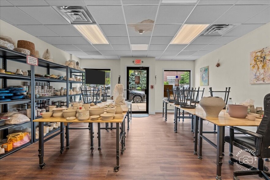 More Photos Of 4958 Main St, Downers Grove Office Residential For Lease