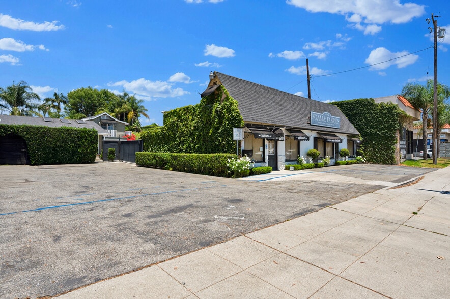 More Photos Of 801 W Whittier Blvd, La Habra Storefront Retail Residential For Sale