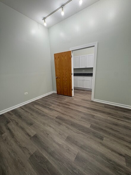 More Photos Of 2716 N Ashland Ave, Chicago Office Residential For Sale