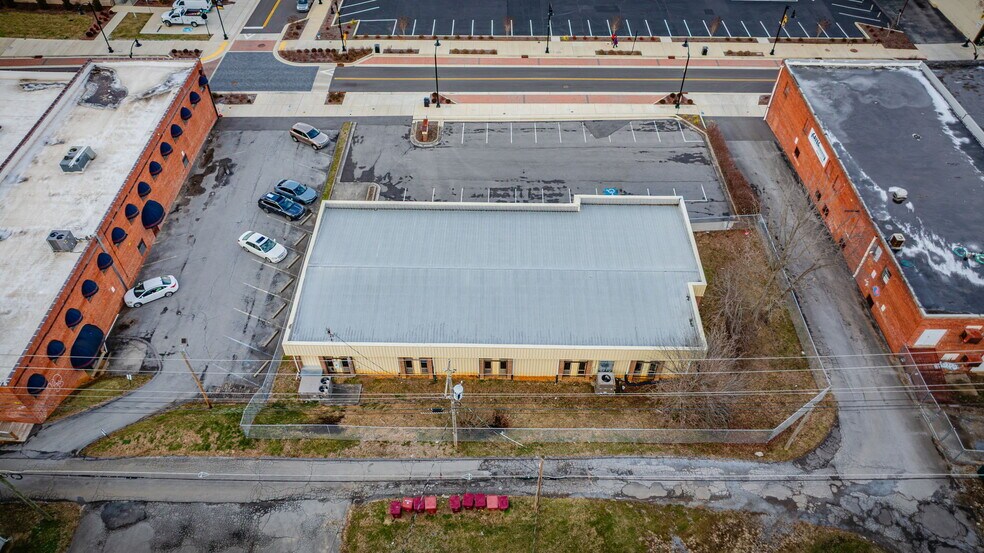 More Photos Of 311 W Walnut St, Johnson City Office For Sale