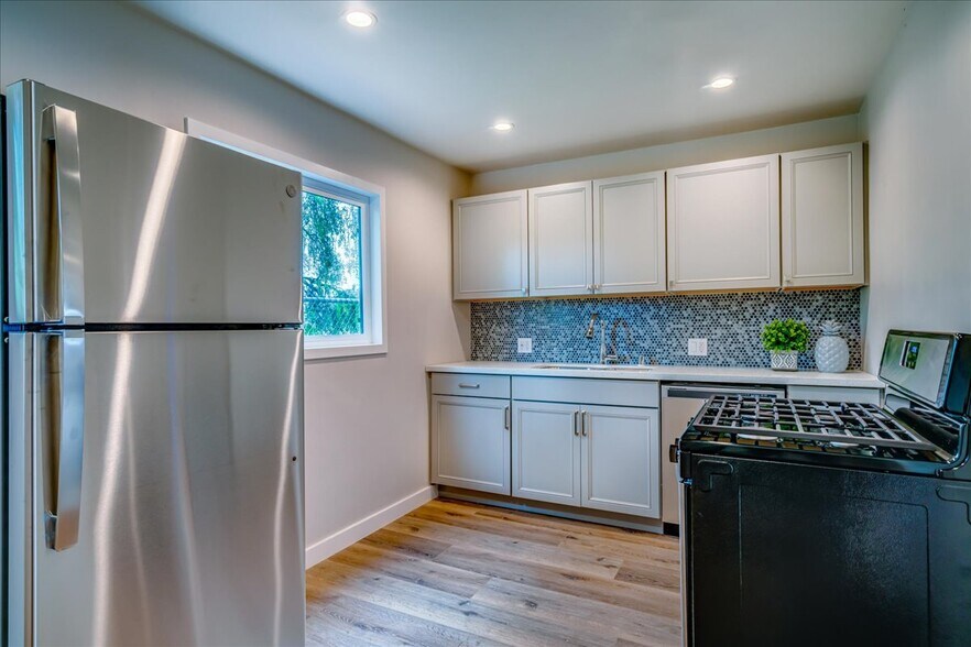 More Photos Of 323-325 Culver Blvd, Playa Del Rey Storefront Retail Residential For Sale